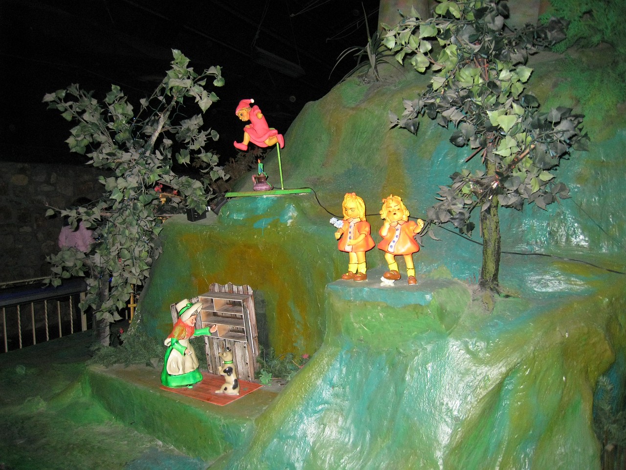 Vacation 2007-12 - Rock City 0367.jpg - Rock City outside of Chattanooga Tennessee has been a tourist attraction since 1932. I remembered seeing barn roofs painted with "See Rock City" and wanted to pay a visit to its home on Lookout Mountain. Christmas Vacation 2007-08.